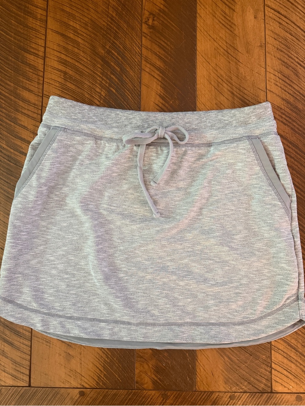 Athleta Heathered Light Gray Active skirt size M